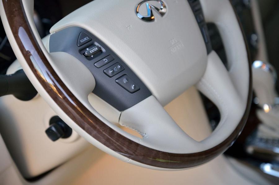  Infiniti QX56 2013 года  (фото 13 из 39)